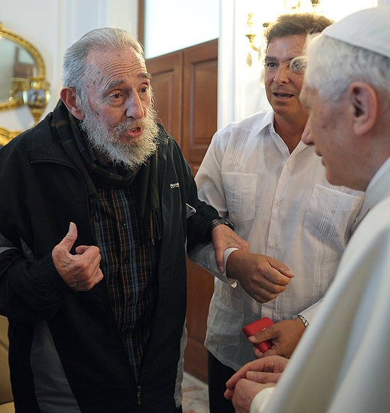 Ex-ditador cubano Fidel Castro durante encontro com o papa Bento 16