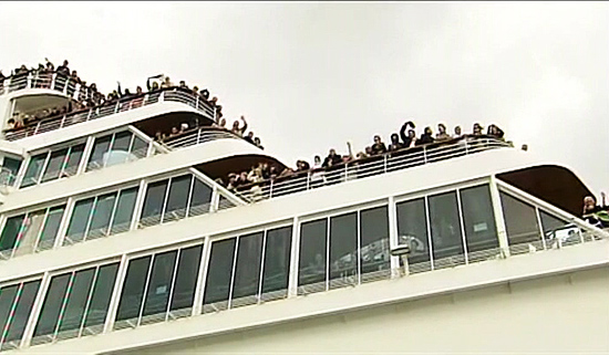 Cruzeiro refaz viagem do Titanic com parentes de vítimas do naufrágio