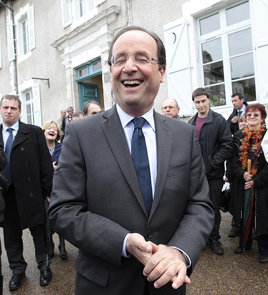 François Hollande lidera a disputa presidencial na França, afirmam pesquisa de boca de urna