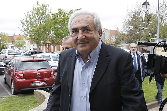 O ex-chefe do FMI,Strauss-Kahn, durante votação para presidente na França, em abril deste ano