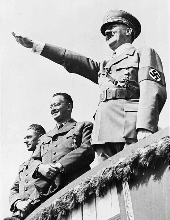 Adolf Hitler em foto de 1938; ele era paranoico e tinha 'complexo de Messias', diz análise britânica 