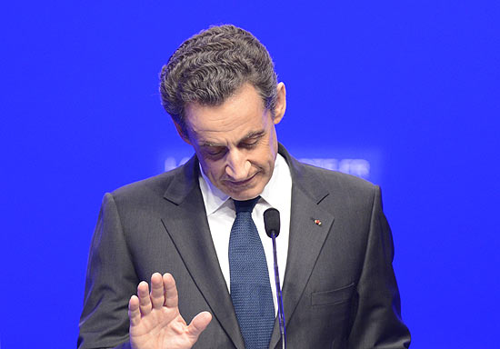 Presidente conservador Nicolas Sarkozy reconhece derrota para<br />
socialista François Hollande