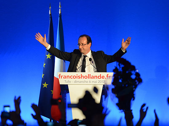 Franois Hollande faz primeiro discurso como presidente eleito em Tulle, no centro da Frana, neste domingo
