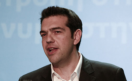 Lder do Syriza Alexis Tspiras discursa em Atenas; contra medidas de austeridade, partido tenta formar coalizo