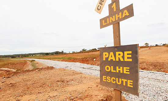 Trechos inacabados da da Ferrovia Norte Sul, que já apresenta problemas em Uruacu (Goiás)