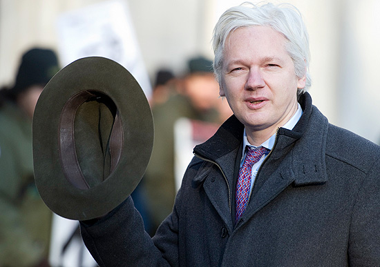 Fundador so site WikiLeaks, Julian Assange, pede asilo poltico na embaixada do Equador em Londres 