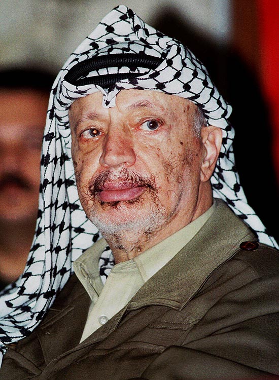 O lder palestino Iasser Arafat durante coletiva em Gaza, em junho de 1998
