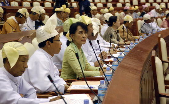 A lder oposicionista Aung San Suu Kyi, 67, no parlamento de Mianmar, em julho deste ano