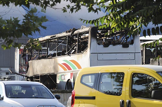Ônibus que explodiu no estacionamento do aeroporto de Burgas, na Bulgária, matando três turistas israelenses