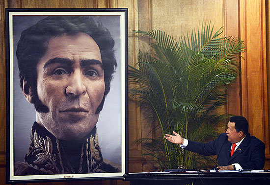 Presidente venezuelano, Hugo Chávez, apresenta reconstituição digital do rosto de Bolívar