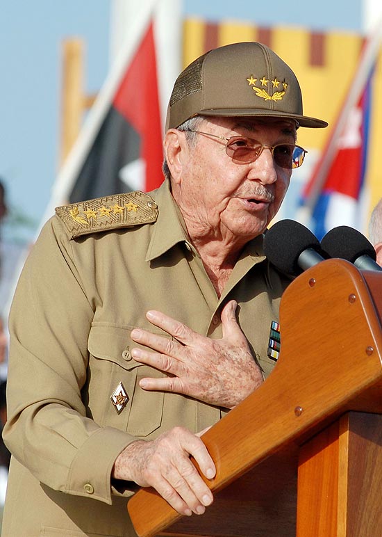 Ral Castro em discurso celebrado na provincia oriental de Guantnamo (Cuba) para o Dia da Rebeldia Nacional