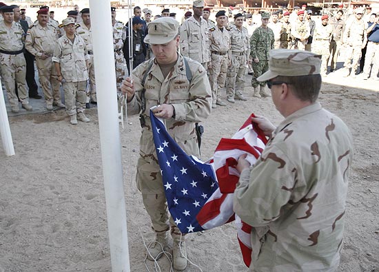 Soldados americanos durante a cerimnia, em dezembro de 2011, da retirada das tropas dos EUA de Basra 
