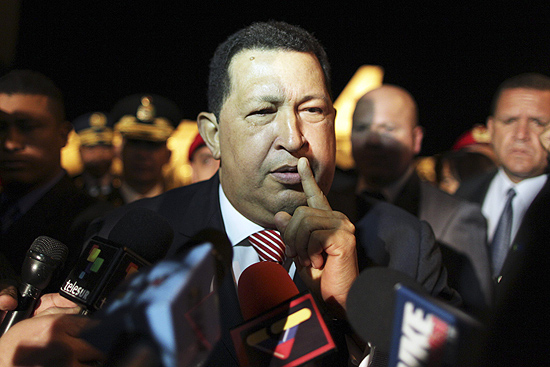 Hugo Chávez chega ao Brasil para reunião de incorporação da Venezuela ao Mercosul, nesta terça