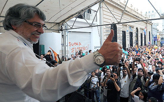 O ex-presidente paraguaio Fernando Lugo durante encontro com aliados e apoiadores no dia 15 de agosto