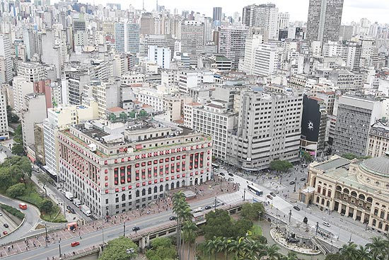 Vista aérea da região central de São Paulo; na AL, 80% vivem em áreas urbanas 