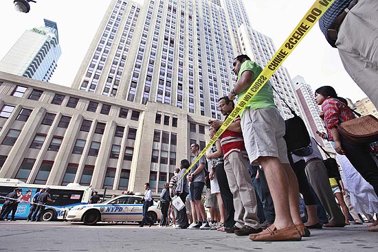 Empire State  cercado aps tiroteio nesta sexta; ao causa apreenso e muda rotina de Nova York
