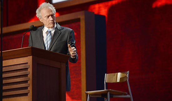 Clint Eastwood, 82, conversa com um Barack Obama imaginário na convenção republicana