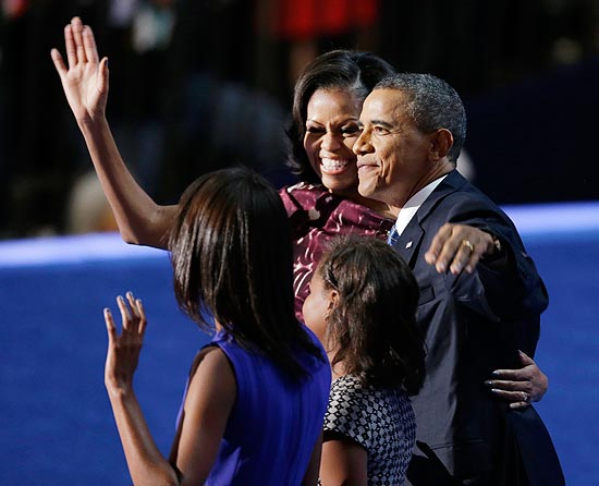 Obama ao lado da família após discurso de aceitação da indicação