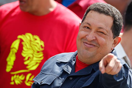 Hugo Chávez, reeleito para o seu terceiro mandato consecutivo de seis anos como presidente da Venezuela