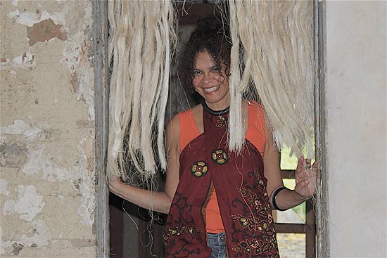Jornalista Ana Alakika, brasileira radicada nos EUA, que desenvolve projeto de registro de história de vítimas da escravidão