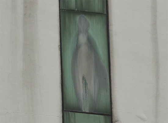 "Aparição" da virgem Maria na janela de um hospital atrai centenas de cristãos na Malásia 