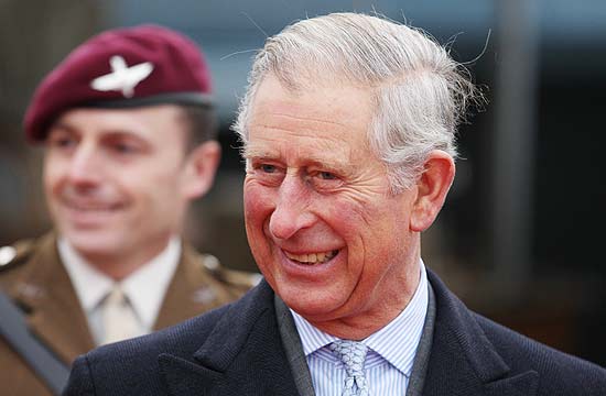O príncipe Charles, da Inglaterra, afirmou estar feliz por se tornar avô