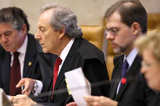 Da esquerda para direita, os ministros Marco Aurélio, Lewandowski, Dias Toffoli e Rosa Weber no julgamento do mensalão