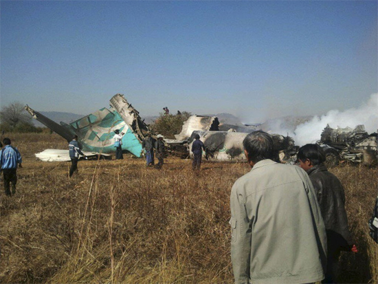 Queda de avio deixa dois mortos e 11 feridos em Mianmar
