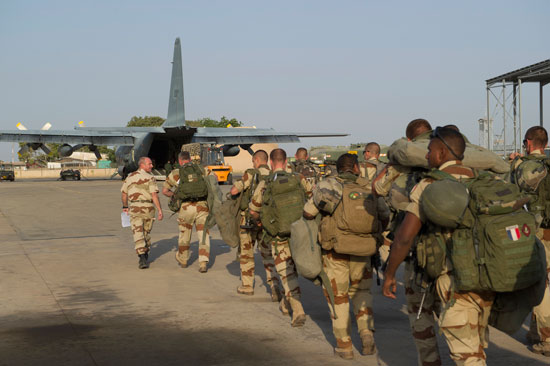 Tropas francesas partem do Chade para Mali, para combater os rebeldes jihadistas que controlam o norte do pas