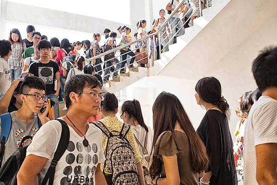 Estudantes da Universidade Sanya, na China; pas quer ter 195 milhes de graduados no ensino superior at 2020 