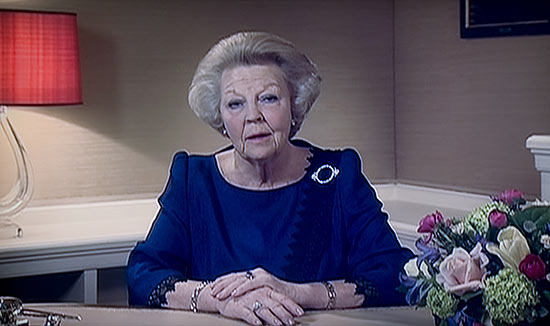 Imagem da Rainha da Holanda, Beatrix, durante depoimento no qual anunciou que vai abdicar do trono em 30 de abril de 2014