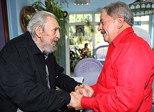 O ex-presidente Luiz Inácio Lula da Silva, que ontem encontrou o ex-presidente cubano Fidel Castro, em Cuba