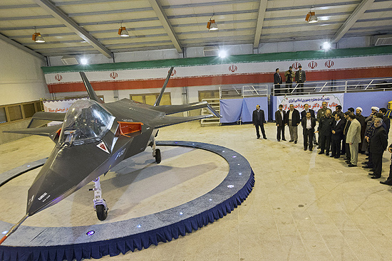 O presidente iraniano Mahmoud Ahmadinejad apresentou neste sábado (2) o avião de combate Qaher-313 ("Conquistador 313")