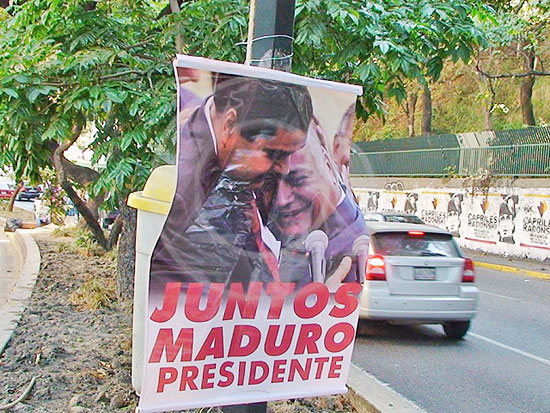 Cartaz com os dizeres "Juntos Maduro Presidente" mostra o vice Nicols Maduro ( esq.) e Diosdado Cabello, em Caracas