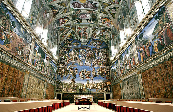 Interior da Capela Sistina, no Vaticano; local ficar fechado a visitantes durante o conclave que eleger prximo papa