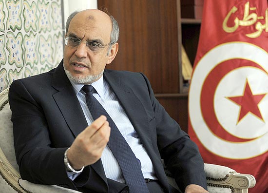 Hamadi Jebali, em seu gabinete nesta tera; primeiro-ministro renuncia ao cargo aps falta de acordo