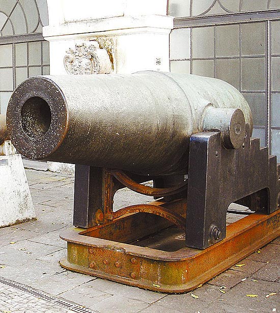 O canhão &quot;Cristão&quot;, exposto no Museu Histórico Nacional, no Rio