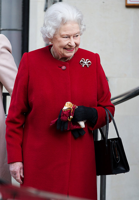 Rainha Elizabeth 2ª deixa hospital em Londres após um dia de internação por gastroenterite