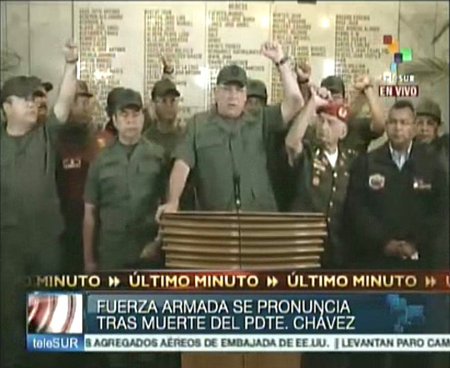 Em rede nacional, militares venezuelanos prometem cumprir vontade do presidente morto, Hugo Chvez