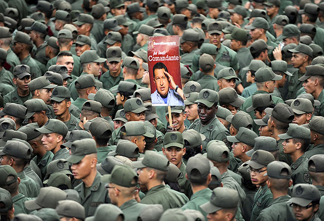 Militares relembram golpe fracassado de Hugo Chvez em 1992