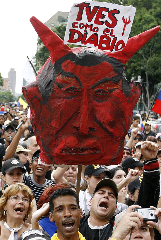 Multido protesta contra ao de Chvez sobre RCTV em 2007 