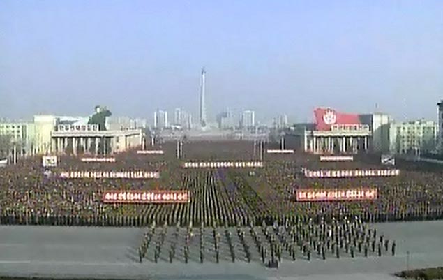 Imagem da TV norte-coreana mostra aliados do regime e militares em forma durante manifestao contra sanes em Pyongyang