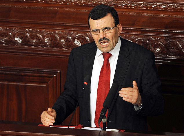 Ali Larayedh, novo premi da Tunsia, discursa no Parlamento em sesso que votou pela aprovao de seu gabinete