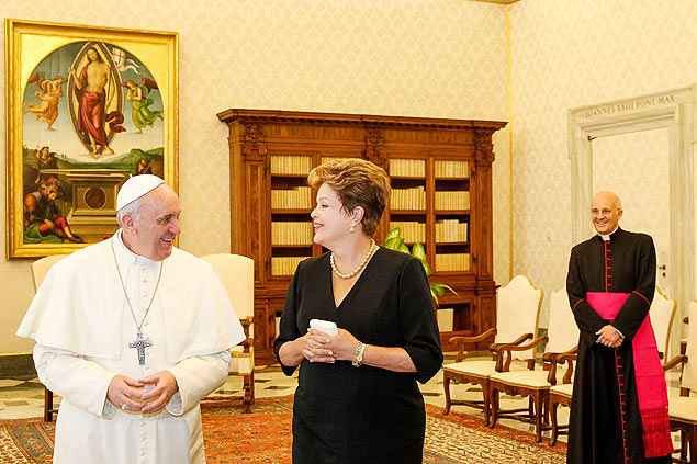 Dilma se encontra com o papa Francisco no Vaticano; presidente diz que encontro foi informal e que pontífice é simples
