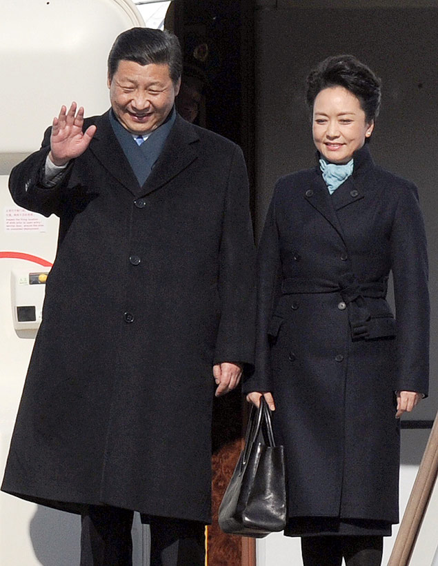 Peng Liyuan, ao lado do marido, Xi Jinping
