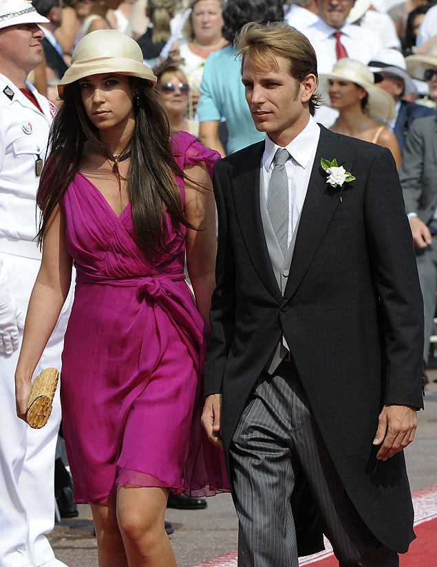Tatiana Santo Domingo e Andrea Casiraghi, príncipe de Mônaco, chegam ao casamento do tio dele, Albert 2º