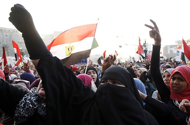 Mulheres protestam na praa Tahir no segundo aniversrio do incio das manifestaes que derrubaram Hosni Mubarak