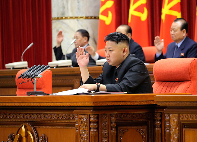 Kim Jong-un participa de reunio do Comit Central, no domingo (31); ditador coloca  prova teoria da destruio mtua