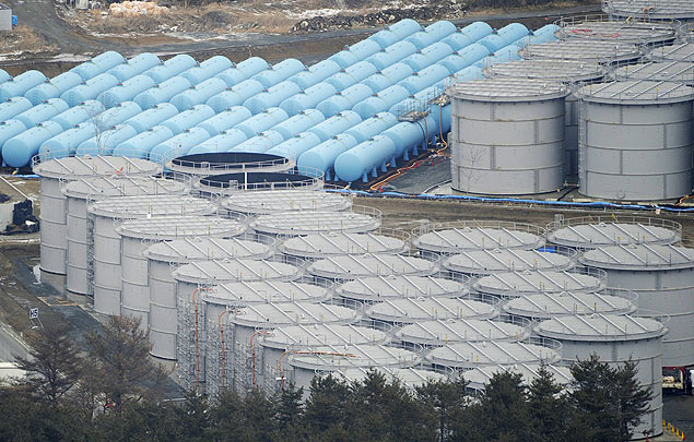 Tanques de água da usina de Fukushima, que abrigam água radioativa usada para resfriar usina afetada por terremoto de 2011