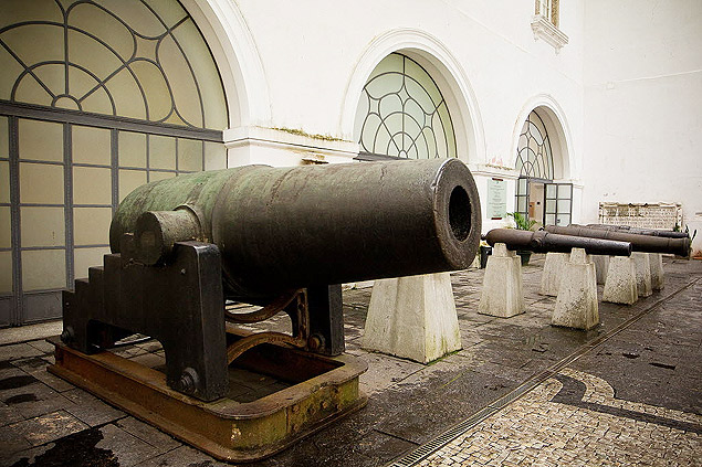 O canhão "Cristão", pego pelo Brasil como trofeu de guerra